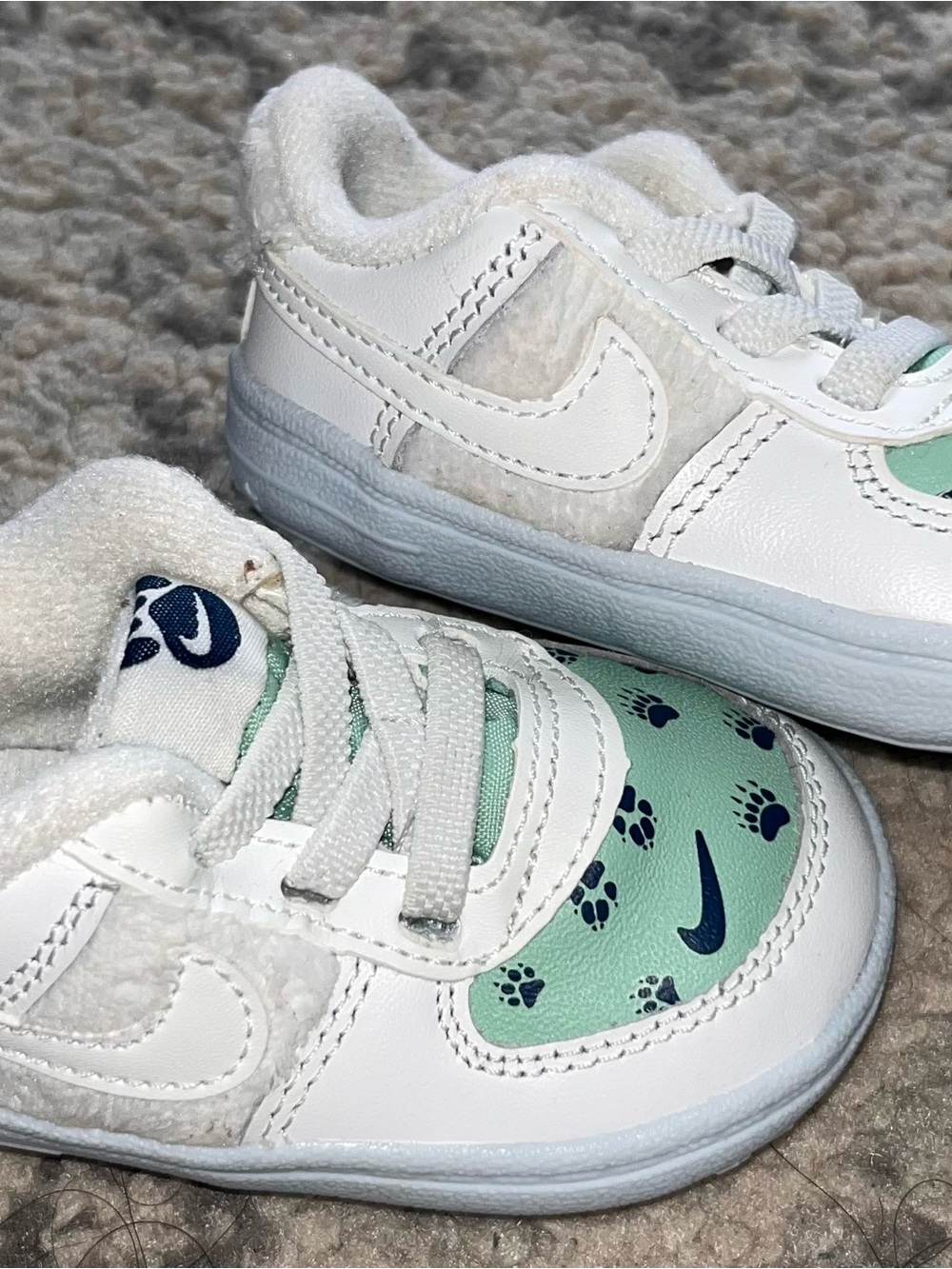Nike Kids White and Mint Pawprint Sneakers